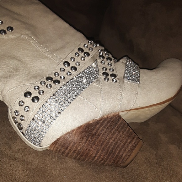 Like New "Not Rated" Boots - Picture 2 of 3